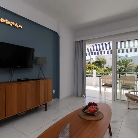 Club Atlantis 91 - Two Bed * Costa Adeje (Tenerife)