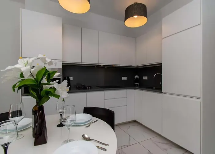 Club Atlantis 91 - Two Bed شقة أذيخي